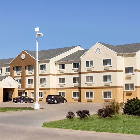 Baymont By Wyndham Salina Hotel Buitenkant foto