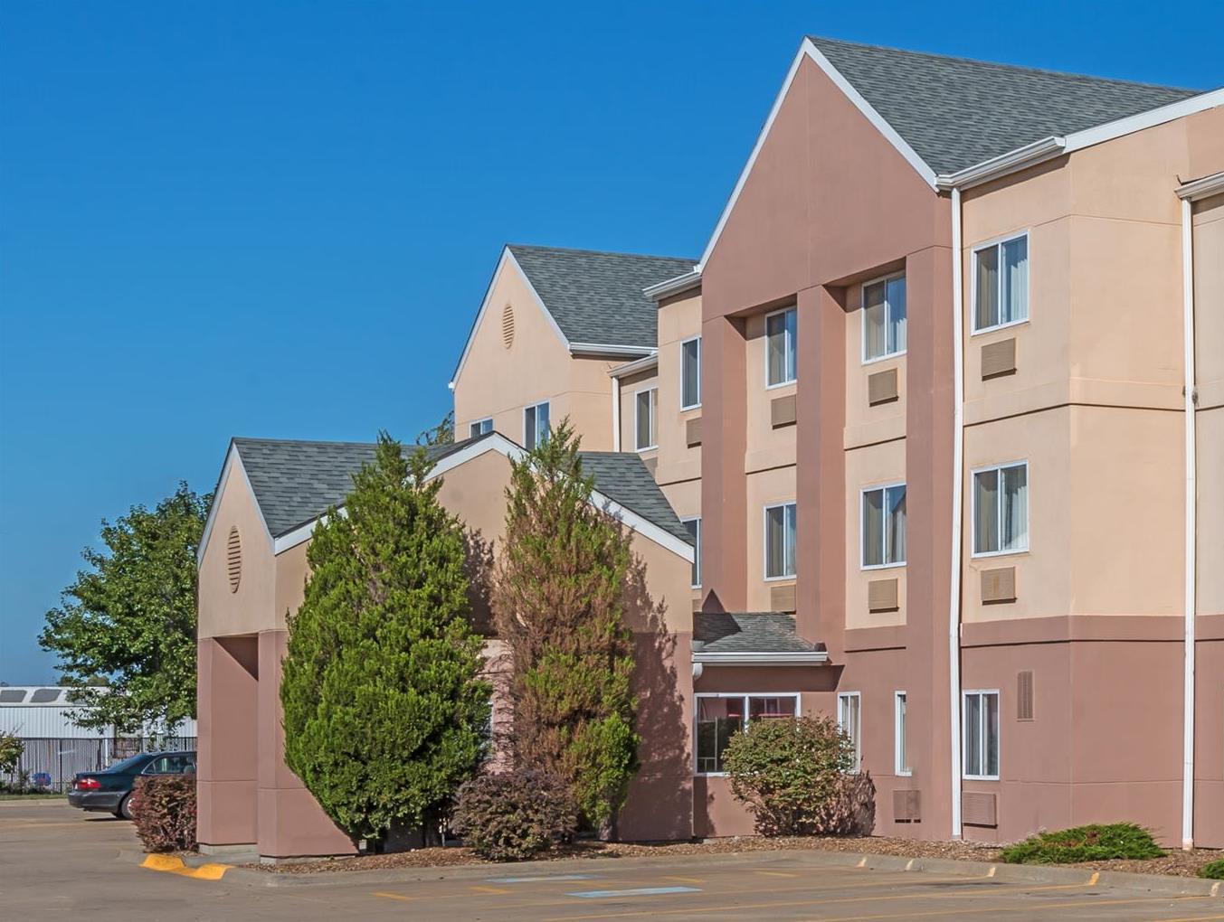 Baymont By Wyndham Salina Hotel Buitenkant foto