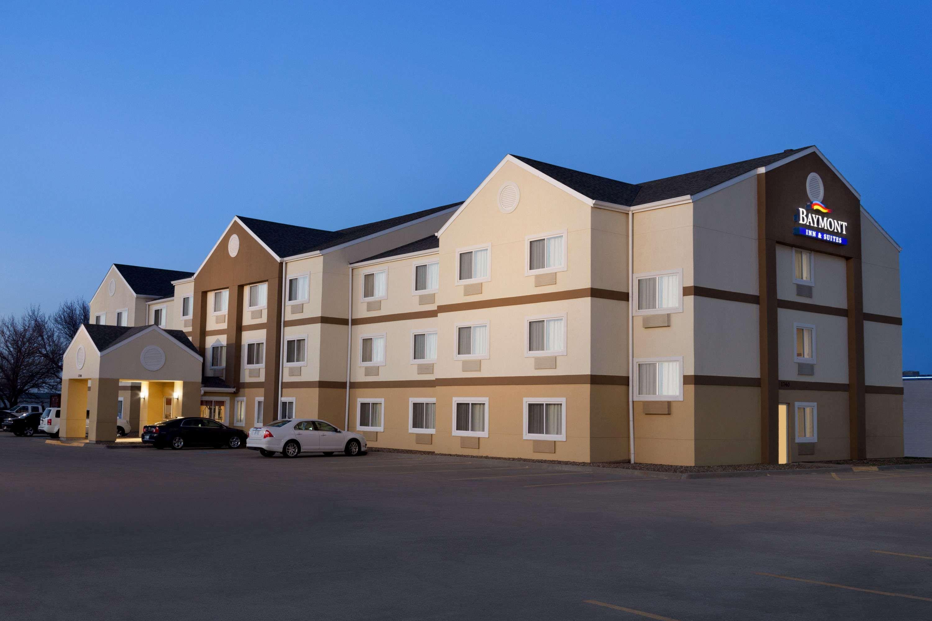 Baymont By Wyndham Salina Hotel Buitenkant foto