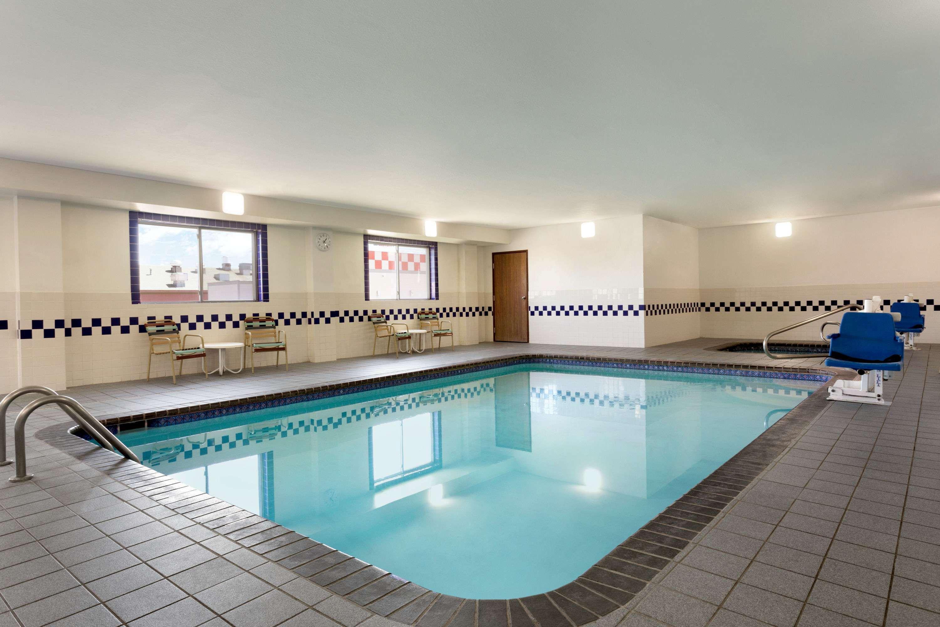 Baymont By Wyndham Salina Hotel Buitenkant foto