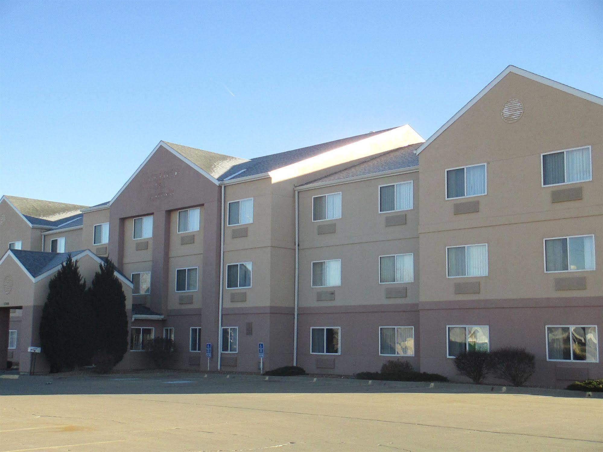 Baymont By Wyndham Salina Hotel Buitenkant foto