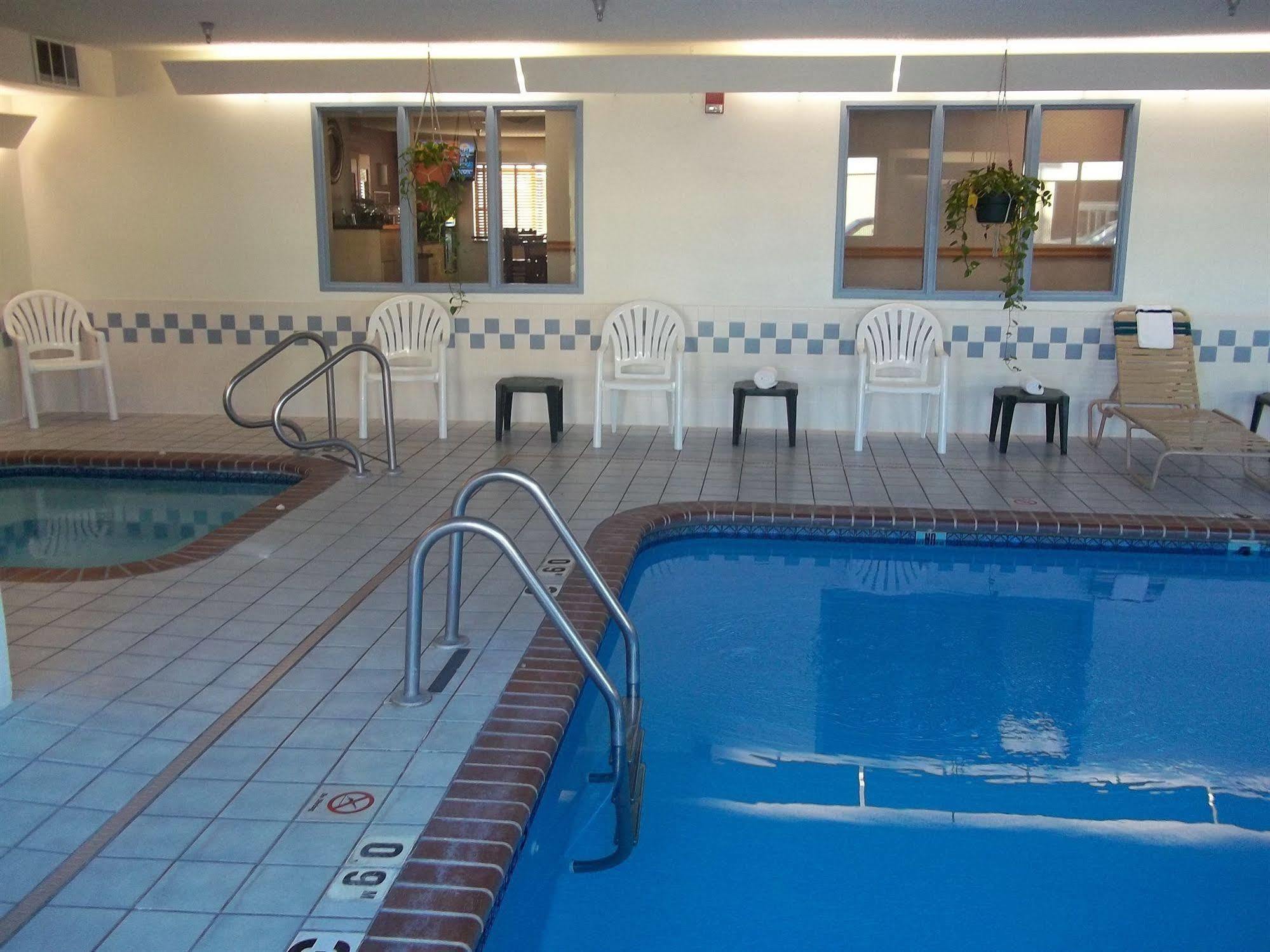Baymont By Wyndham Salina Hotel Buitenkant foto
